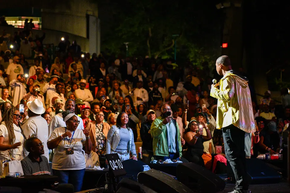 Doug E. Fresh performs to a standing crowd at Jokes, Jazz & Jams